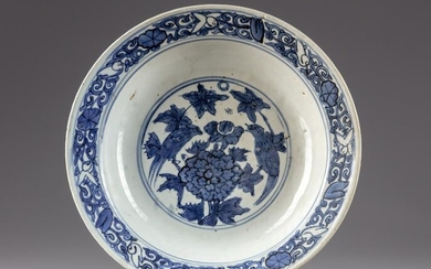 A CHINESE BLUE AND WHITE DISH, CHINA, MING DYNASTY