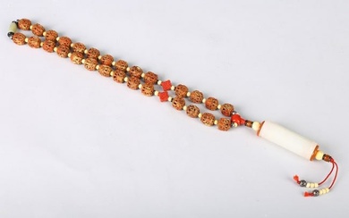 A CHINESE WHITE JADE CYLINDER AND WALNUT BEAD NECKLACE