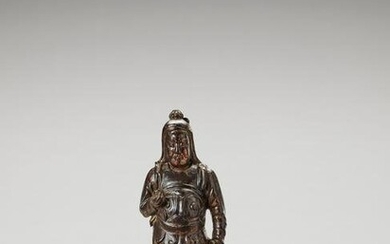 A GILT AND LACQUERED WOOD FIGURE OF A HEAVENLY KING