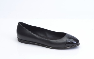 A PAIR OF BALLET FLATS BY CHANEL