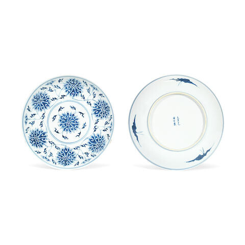 A PAIR OF BLUE AND WHITE 'LOTUS' DISHES