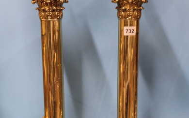 A PAIR OF BRASS COLUMN LAMPS WITH CORINTHIAN CAPITALS AND STEPPED SQUARE FEET. H 66cms. TOGETHER