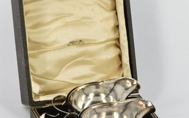 A PAIR OF GEORGE V STERLING SILVER SAUCE BOATS