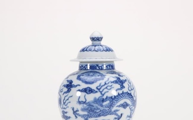 A blue and white general jar with dragon design