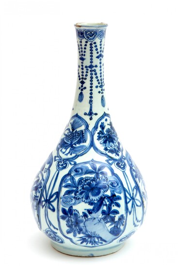 A blue and white kraak porcelain bottle vase
