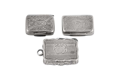 A mixed group including a George IV sterling silver vinaigrette, Birmingham 1820 by Lawrence and Co