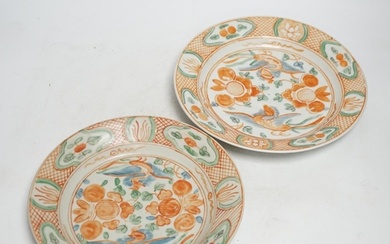 A pair of Chinese Swatow enamelled porcelain plates, late 16...