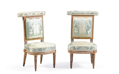 A pair of Louis XVI cream lacquered chaises ponteuses, by Adrien Dupain | Paire de chaises ponteuses en bois laqué crème rechampi or d'époque Louis XVI, par Adrien Dupain