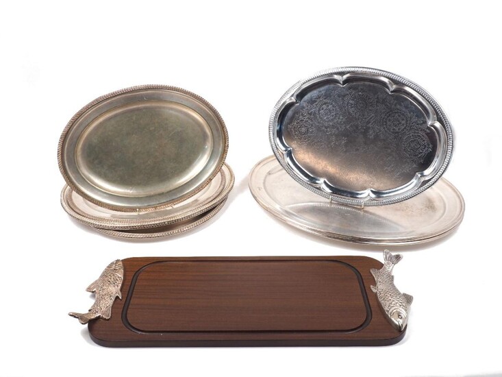 A quantity of silver plated trays and serving plates, including a rectangular wooden tray with handles realistically modelled as fish, 66cm long, and a large oval fish serving platter, 76cm long (15)
