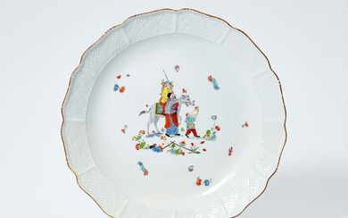A round Meissen porcelain platter with Chinoiserie decor