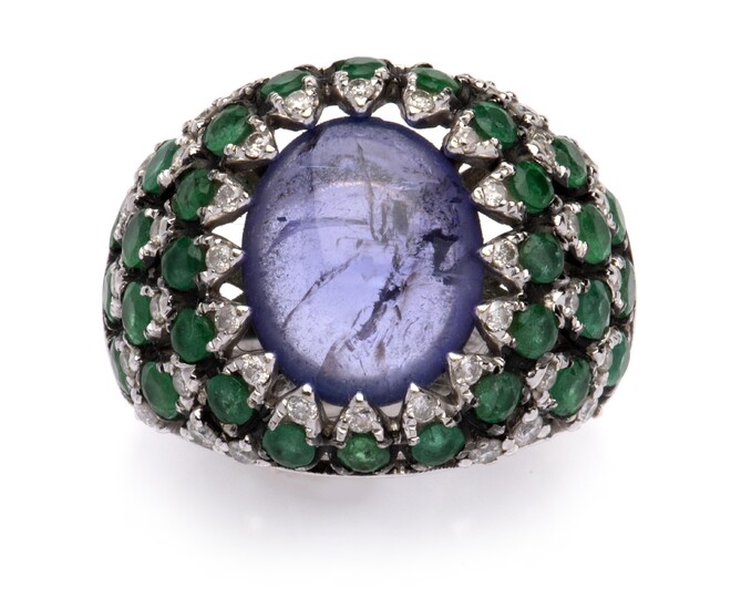 A sapphire and emerald dress ring