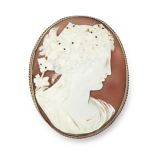 AN ANTIQUE CARVED CAMEO BROOCH, 19TH CENTURY in yellow