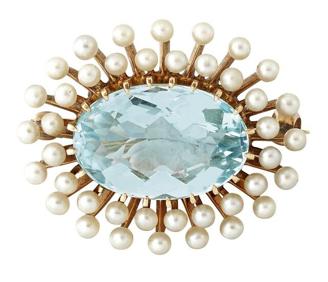 AN AQUAMARINE AND CULTURED PEARL BROOCH, the oval