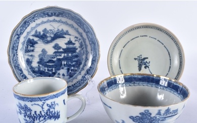 AN EARLY 18TH CENTURY CHINESE BLUE AND WHITE PORCELAIN MUG Q...