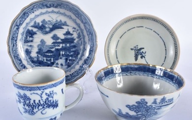 AN EARLY 18TH CENTURY CHINESE BLUE AND WHITE PORCELAIN MUG Qianlong, together with two similar ceram