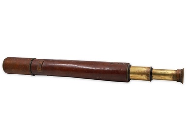 AN EARLY 20TH CENTURY ROSS (LONDON) MILITARY TELESCOPE, leat...