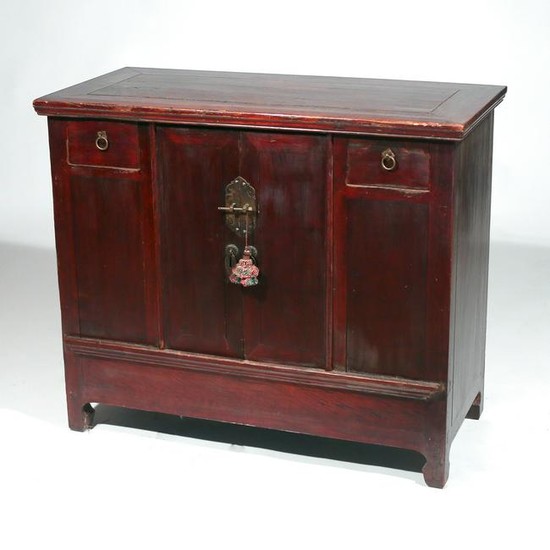 ANTIQUE CHINESE LACQUERED CABINET