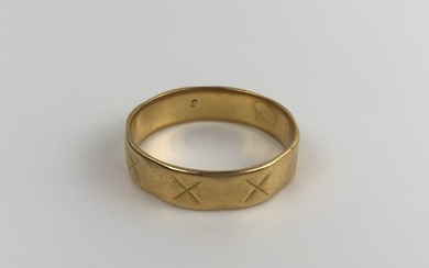An 18ct gold wedding band, ring size T, 5g