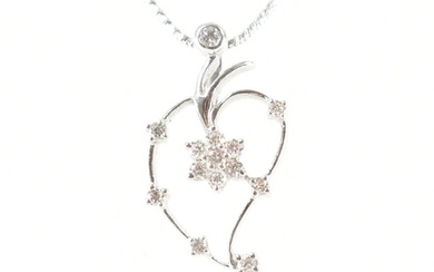 An 18ct white gold & diamond pendant with necklace chain. Th...