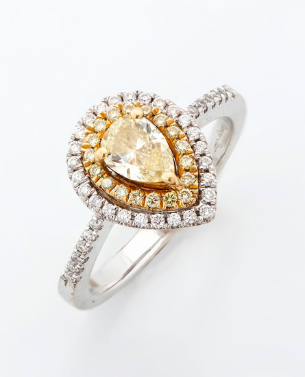 An Attractive Two Tone Gold and Diamond Ring