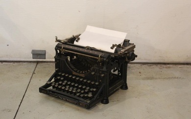 An Underwood #5 Antique Typewriter ca. 1900