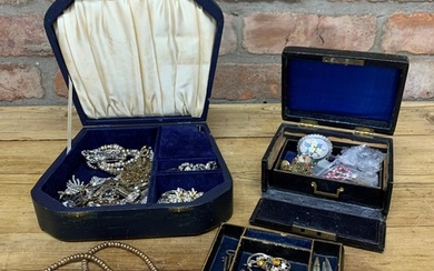 Assortment of vintage costume jewellery to include early 20t...