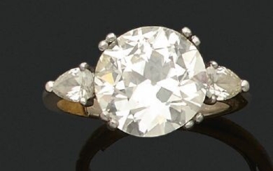 BAGUE «DIAMANTS» Diamant taille ancienne,... - Lot 32 - Aguttes
