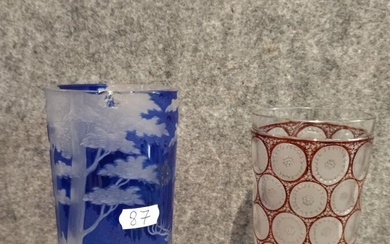BOHEME XIXème: Ensemble composé d'un vase en cristal overlay bleu à décor de cerfs dans...