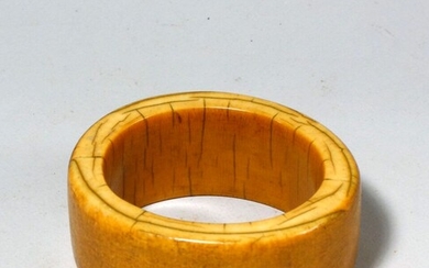 Bracelet Gurunsi (Burkina faso) Bracelet en ivoire à belle patine d'usage. Début XXe. Hauteur :...