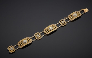 Bracelet en or jaune 18K 750‰, composé de maillons rectangulaires à pans coupés émaillés, décorés...