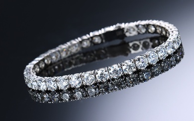 Brilliant tennis bracelet of 14 kt. white gold, total approx. 15.07 ct