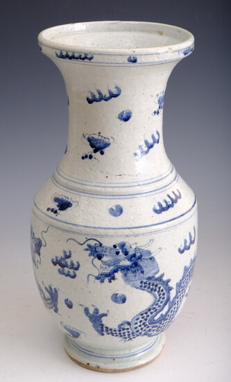 CHINESE BLUE AND WHITE PORCELAIN DRAGON-DECORATED BALUSTER-FORM VASE. - H:...