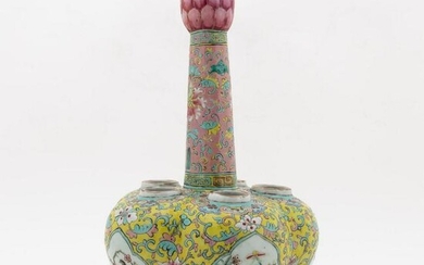 CHINESE FAMILLE ROSE SUANTOUPING TULIPIERE VASE