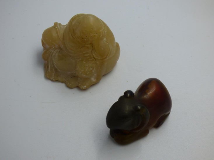 Carved Oriental Agate model of a squirrel & carved soapstone...