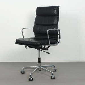 Charles & Ray Eames, Soft Pad office chair, model 'EA 219' in leather for Herman Miller / Vitra