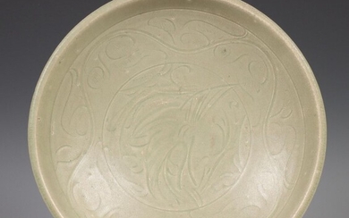 China, een celadon porseleinen schaal, Noordelijke Sung dynastie, 10e-12e eeuw,...