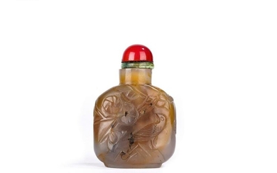 Chinese Agate Carved 'Bird' Snuff Bottle