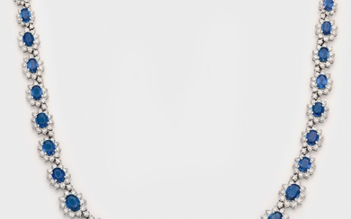 Collier de bijoux classique avec saphirs et brillants en or blanc, taille 750. Serti de...