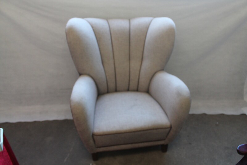 Danish furniture design: Upholstered easy chair with light-coloured wool, stained beech legs. 1940s. H. 99. W. 90. D. 90 cm.