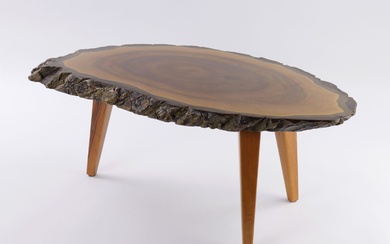 Design - table en forme d'arbre - années 1960, noyer massif, poncé, poli à haute...