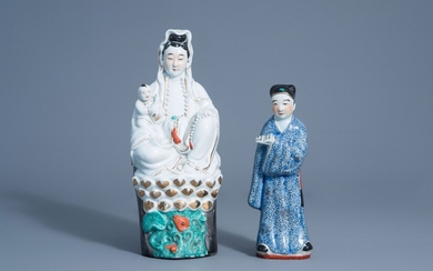 Deux figures de Guanyin et d'un lettré en porcelaine de Chine, République, 20ème siècle