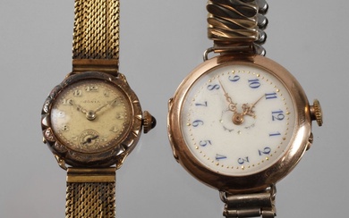 Deux montres pour dames en or vers 1910-30, toutes deux estampillées 585, la petite montre-bracelet...
