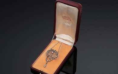 Élégante broche pendentif en platine 850 millièmes de style Guirlande ornée de diamants de tailles...