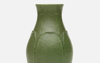 Grueby Faience Company, Vase