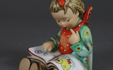 Hummel-Figur "Der Bookswurm - Mädchen" - Goebel