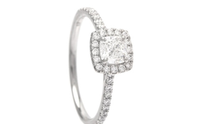 Jewellery Ring RING, platinum, cushion shaped brilliant cut diamond 0,...