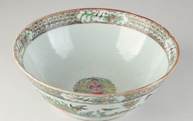 Large Chinese Cantonese bowl Ã˜ 29.5 cm.