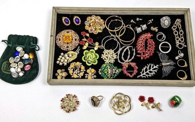 Lot Costume Jewelry. Bracelets, pins, rings, earrings
