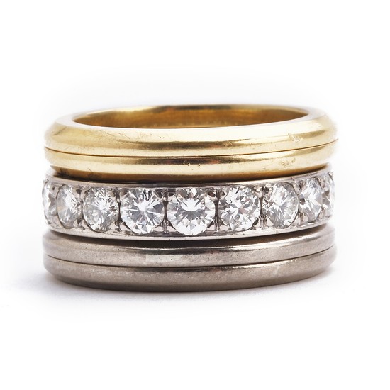 Magnus Enna: An eternity ring with diamonds weighing a total of app. 2.00 ct., mounted in 18k white gold and four side rings of 18k gold and white gold. (5)