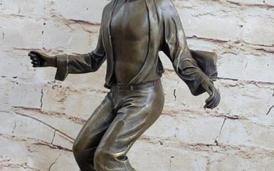 Michael Jackson on his Toes Bronze Statue